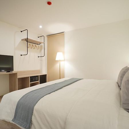 E11 Hotel - Bts Punnawithi Bangkok Kültér fotó